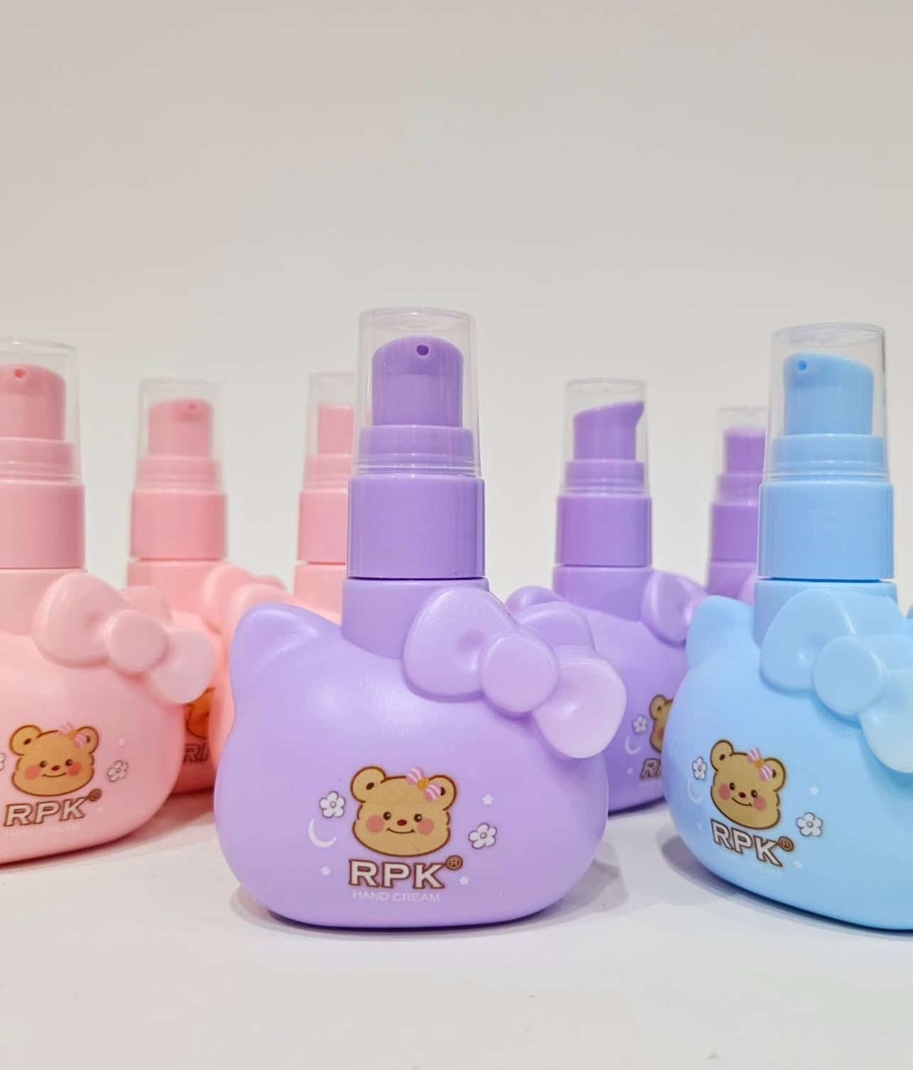 Cute Hello Kitty Hand Cream Bottle, Skin Care Hand Cream Dispenser, Girls Cute Body Lotion Bottle, Travel Hand Soap Bottle Dispenser Cute Hello Kitty Hand Cream Bottle, Skin Care Hand Cream Dispenser, Girls Cute Body Lotion Bottle, Travel Hand Soap Bottle Dispenser